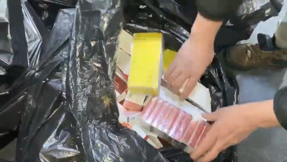 Koceli'de bir araçta 7 bin 600 adet tütün yakalandı