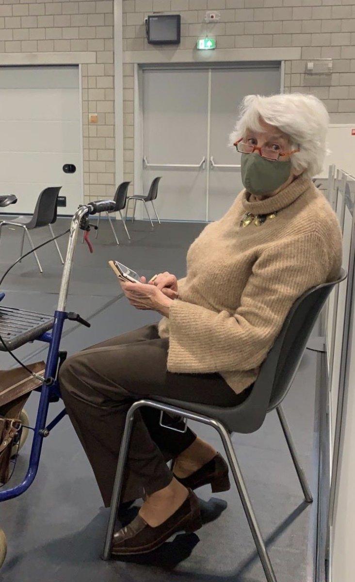 Hollanda İstanbul Başkonsolusu'ndan Türkiye'nin aşılama çalışmalarına övgü