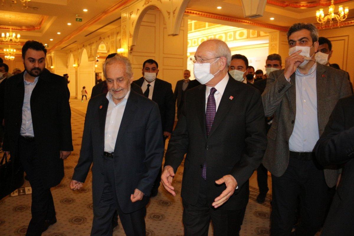 Siyasetçiler Erbakan'ı anma programında bir araya geldi