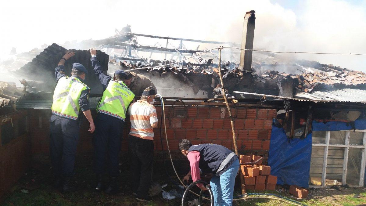 Çanakkale'de bacadan yangın çıktı, evden geriye bir tek baca kaldı