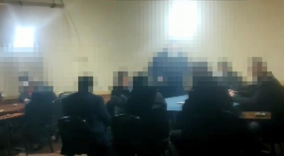 Kocaeli'deki kıraathanede kumar oynayan 12 kişiye suçüstü yapıldı