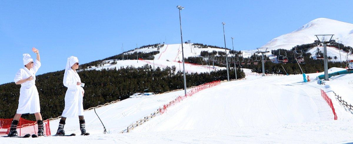 Rus turistlerin bornozlu Palandöken keyfi