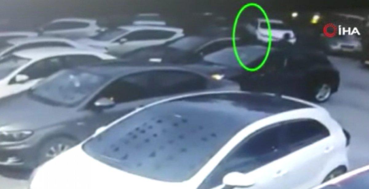 Beylikdüzü’nde ‘sinyal kesicili’ hırsız kamerada