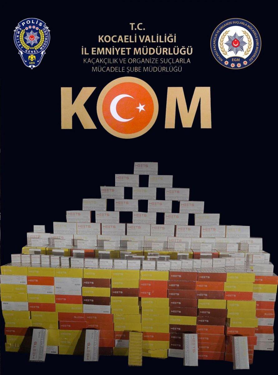 Koceli'de bir araçta 7 bin 600 adet tütün yakalandı