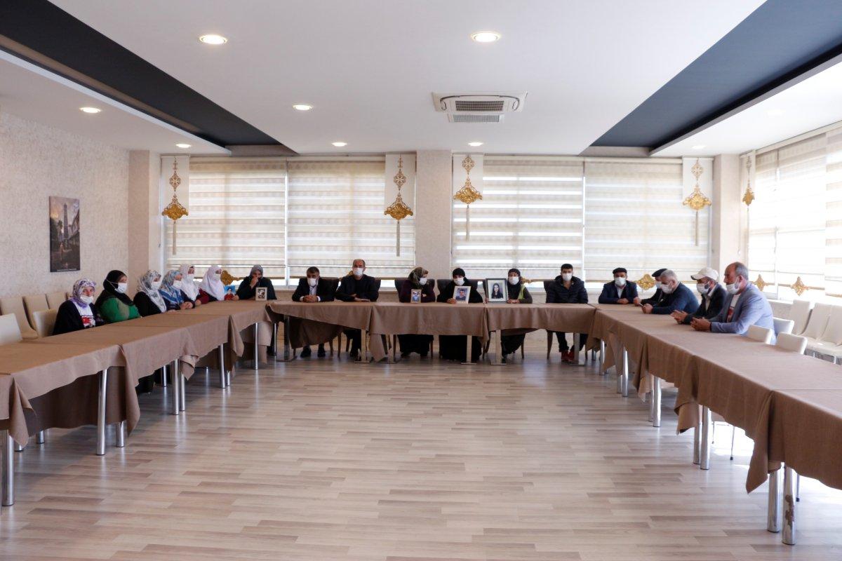 Diyarbakır'da evladını bekleyen baba: Dağda ölüme terk etmişler