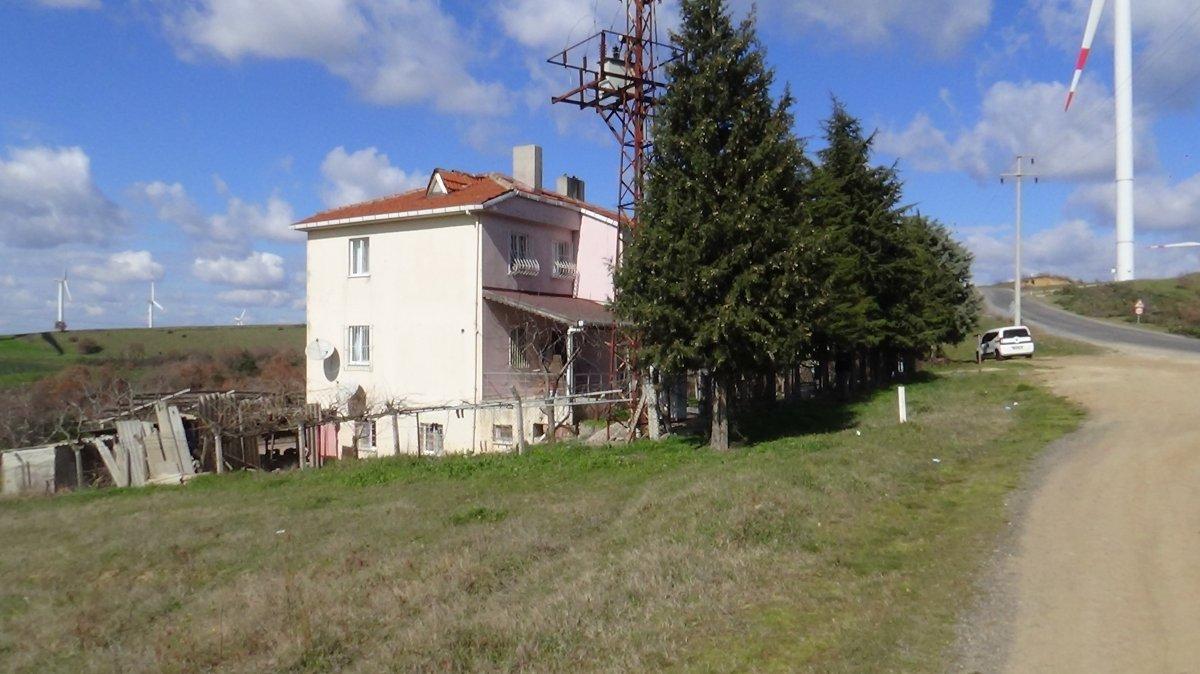 Silivri’de cinnet getiren genç, öz ve üvey annesini öldürdü