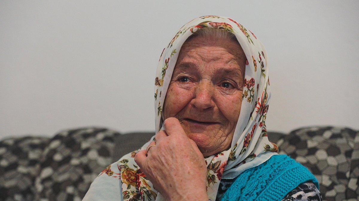 Srebrenitsa'da üç oğlunu şehit veren anne: O acıya dayanamıyorum