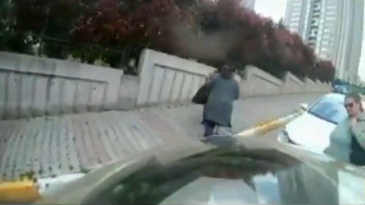 Ataşehir’de para toplayan kadınların oyunun motosikletli bozdu