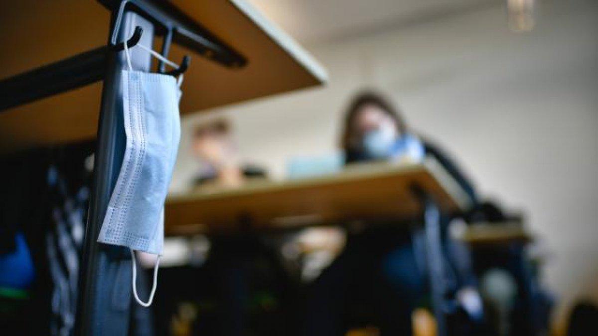 2 Mart'ta okullar açılıyor mu? Hangi sınıflar, kaç gün okula gidecek? MEB yüz yüze eğitim açıklaması..