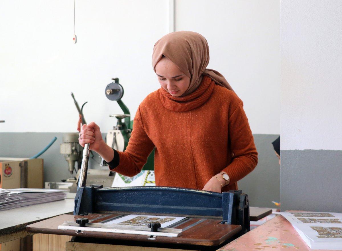 Bu matbaada kadın ustalar çalışıyor