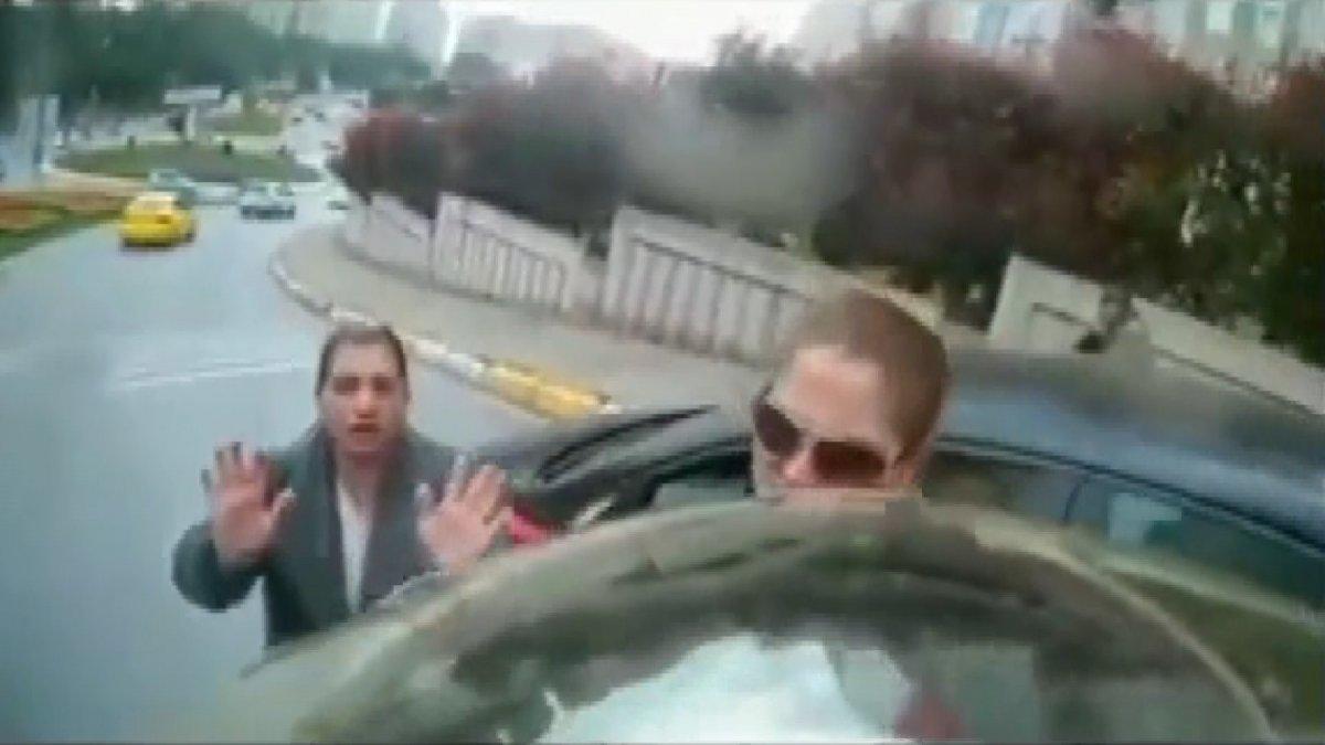 Ataşehir’de para toplayan kadınların oyunun motosikletli bozdu