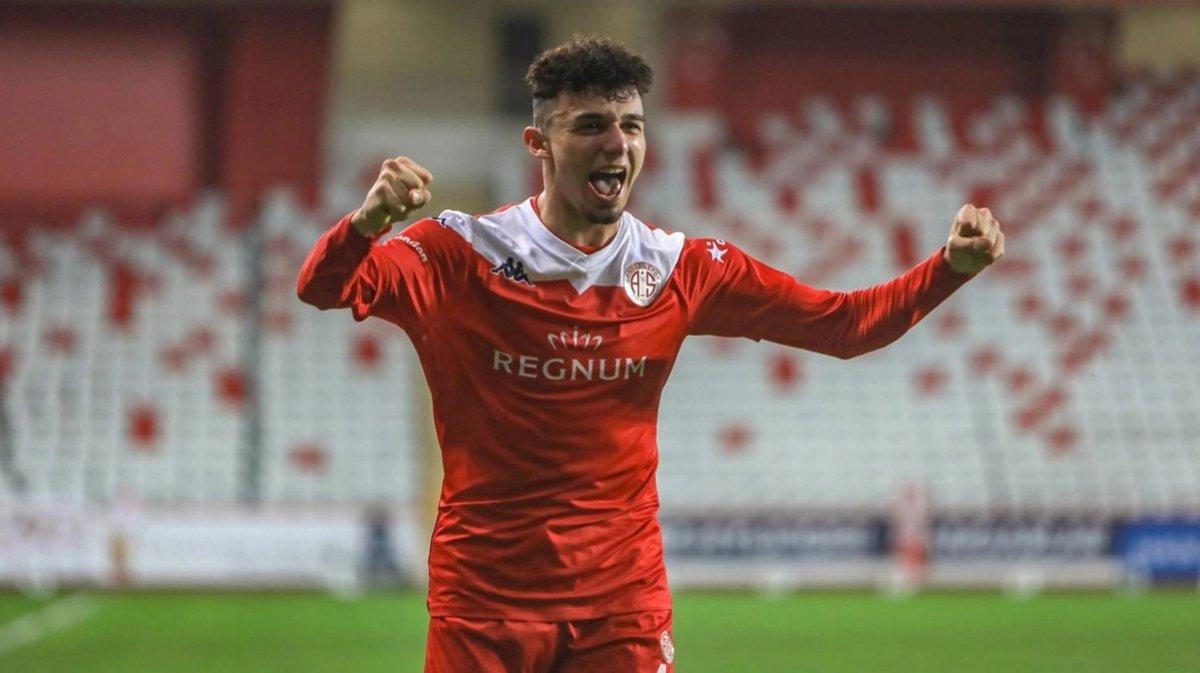 Gökdeniz Bayrakdar gelen teklifler hakkında konuştu