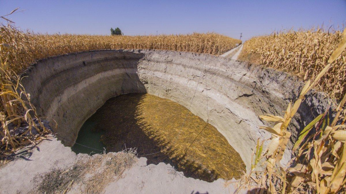 Konya'da obruk oluşuyor