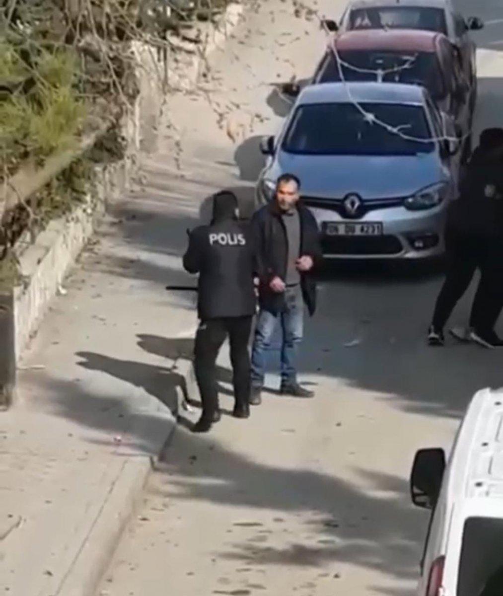 Ankara'da boşandığı eşini sokak ortasında bıçakladı