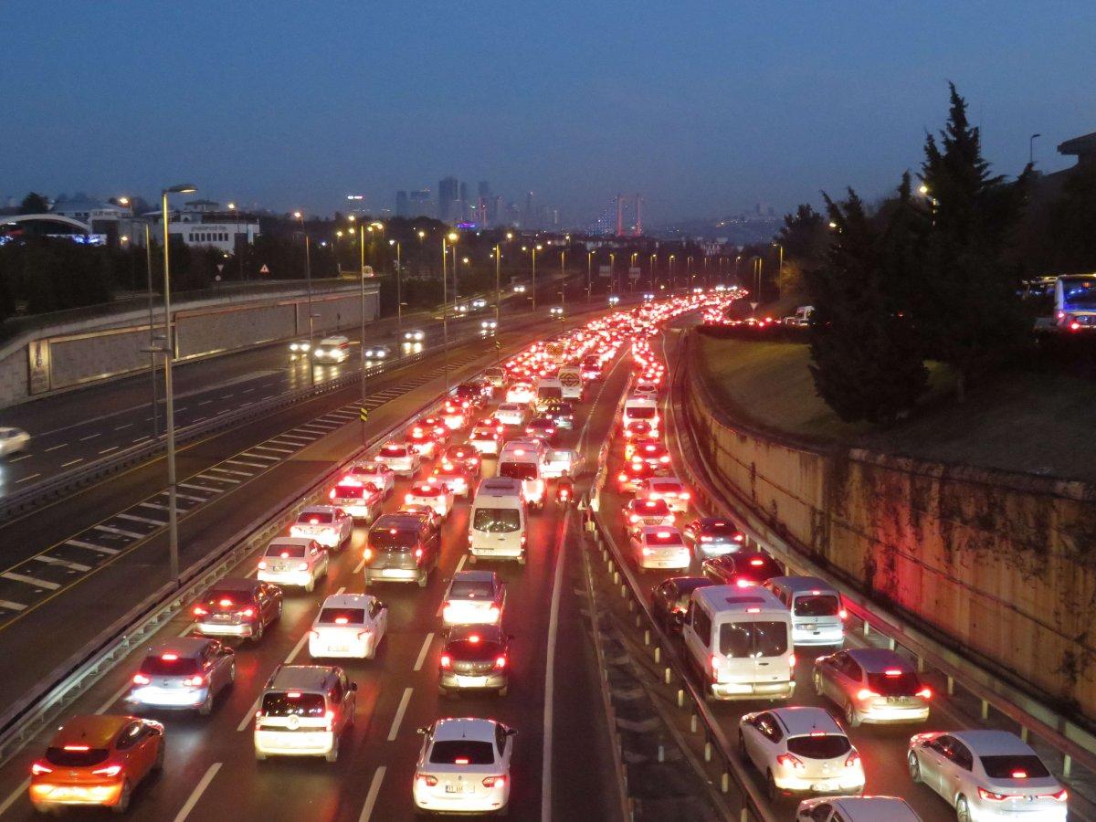 56 saatlik kısıtlama sonrası İstanbul'da trafik durumu