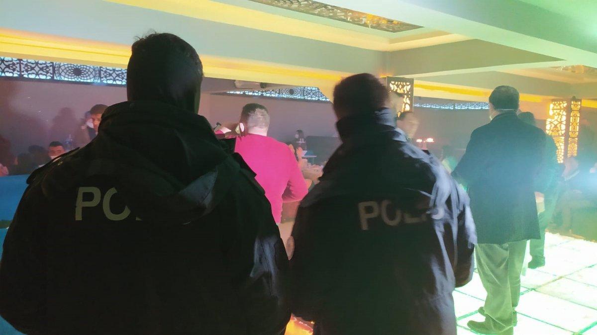 Kırmızı listedeki Konya'da eğlence merkezine baskın