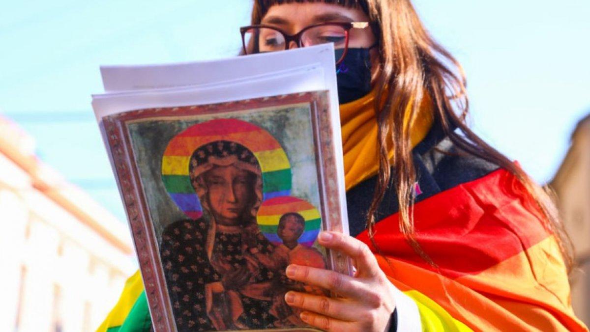 Polonya'da Meryem Ana'yı LGBTİ sembolüyle tasvir ettiler