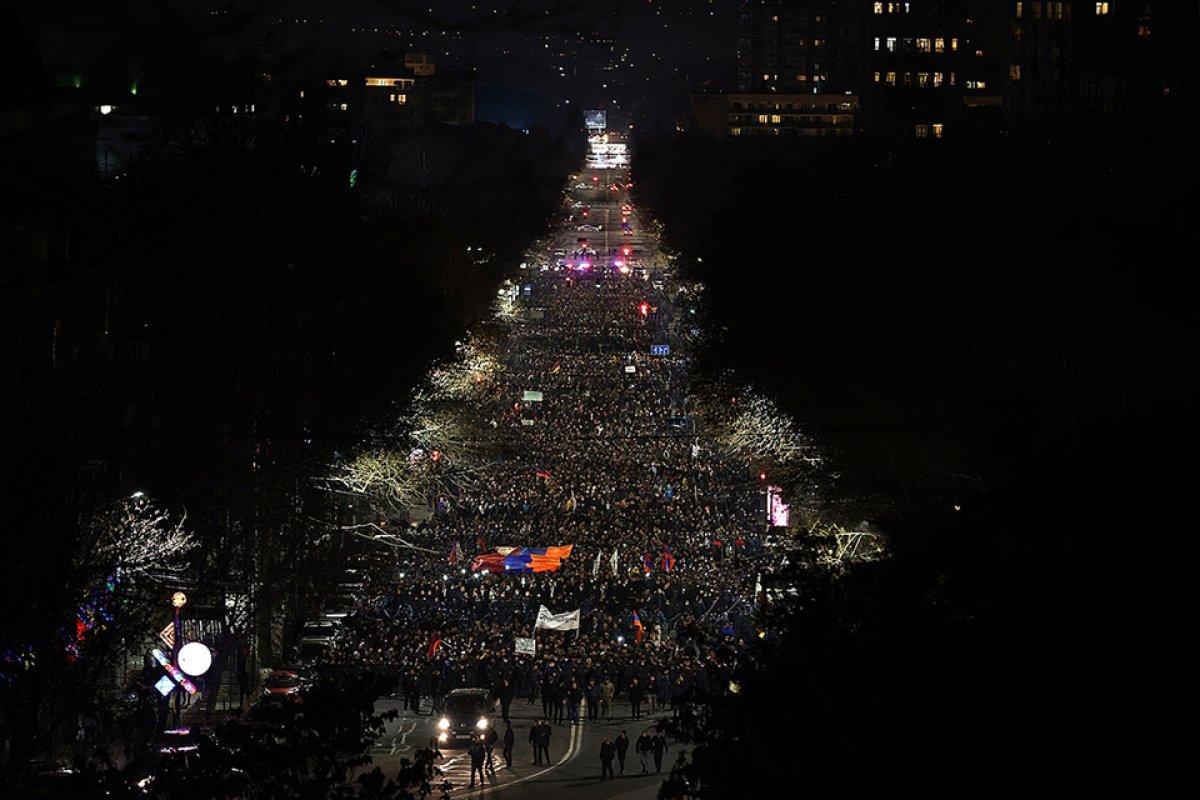 Ermenistan'da muhalefet yanlıları gösteri düzenledi