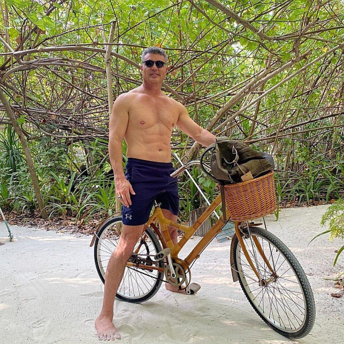 Sadettin Saran Maldivler'de