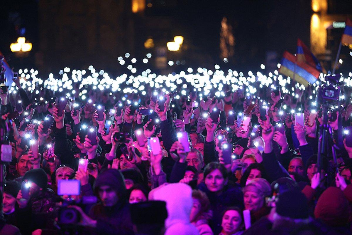 Ermenistan'da muhalefet yanlıları gösteri düzenledi