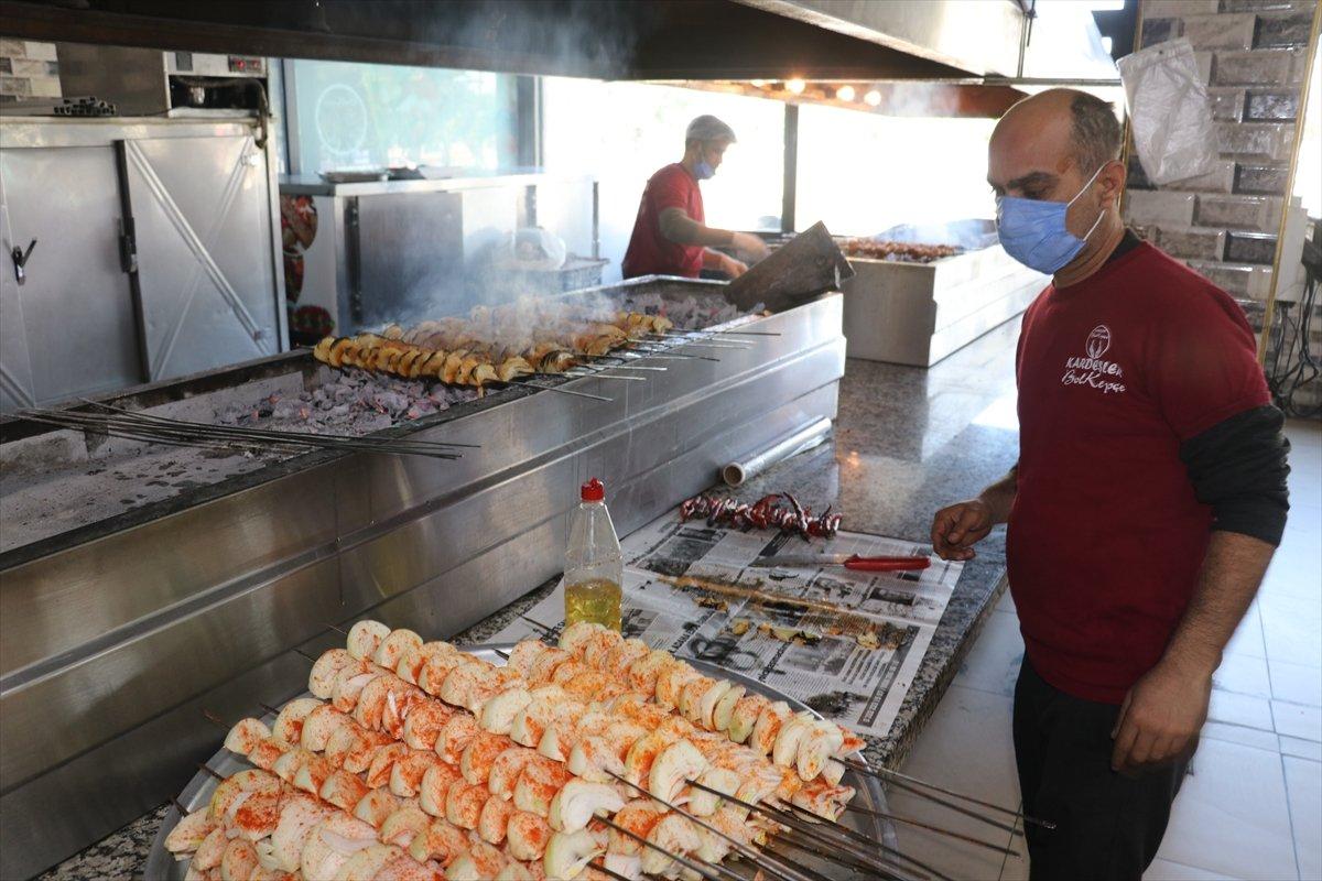 Adanalı esnaf normalleşmeden memnun