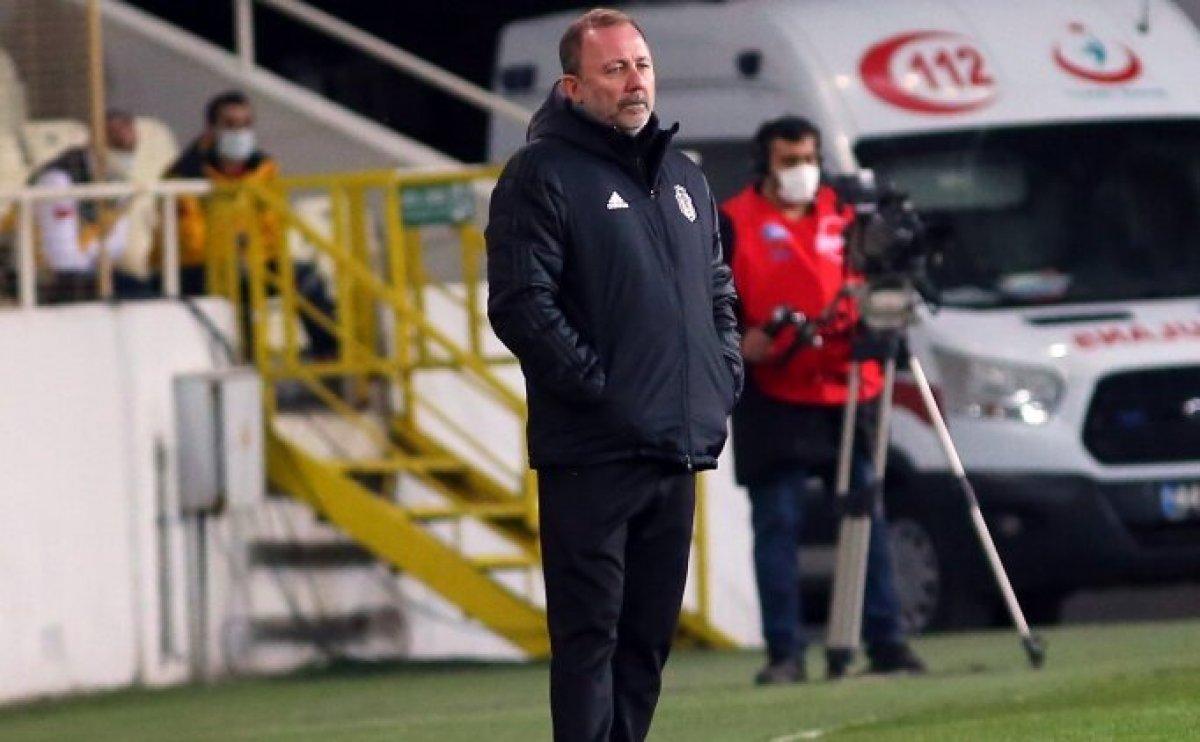 Oyundan alınan Aboubakar'dan Sergen Yalçın'a tepki