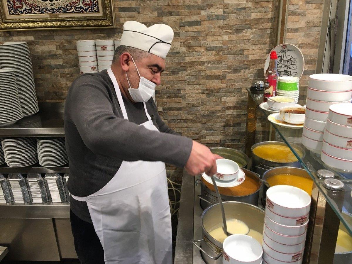 İstanbul'da esnaf kapıları açtı