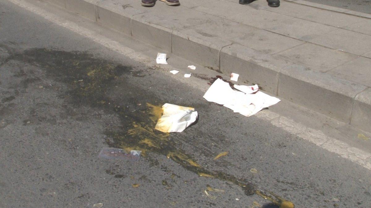 Ataşehir’de moto kurye yolun karşısına geçmeye çalışan kadına çarptı