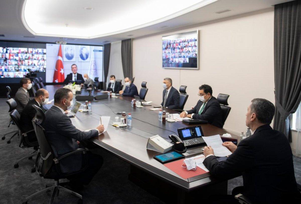 Ziya Selçuk: 'Yüz yüze eğitime ara veriyoruz' demek istemiyoruz