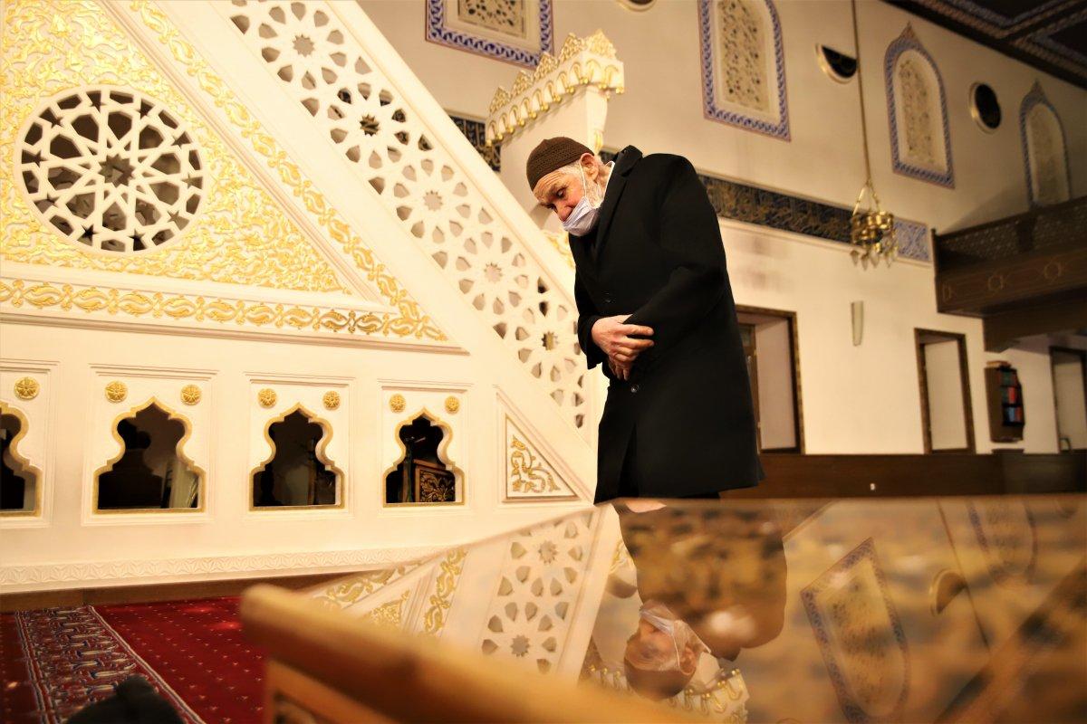 Elazığ’da 65 yaş üstünün sabah namazı mutluluğu