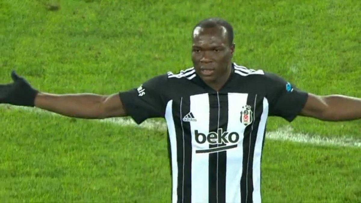 Oyundan alınan Aboubakar'dan Sergen Yalçın'a tepki