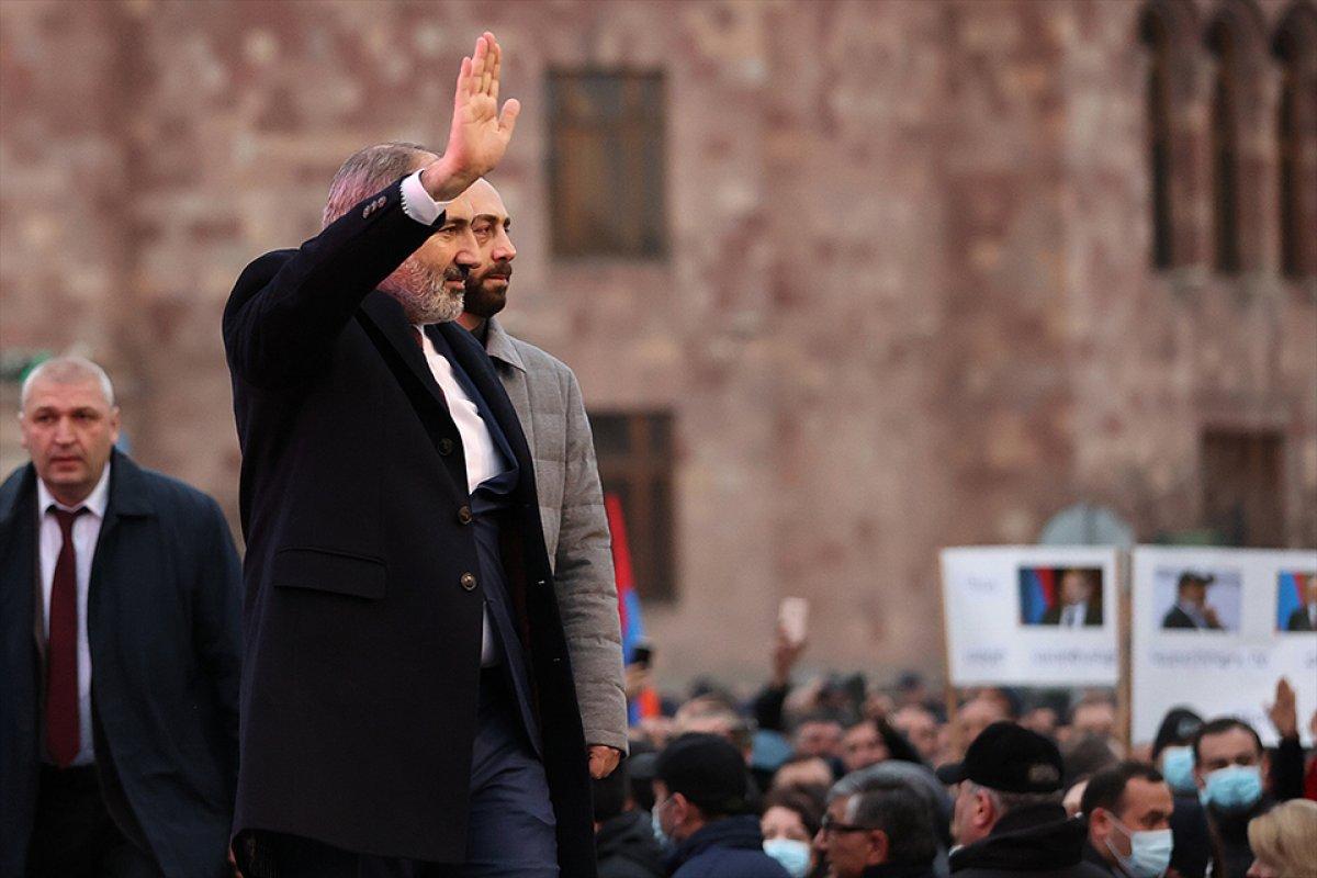 Ermenistan'da muhalefet yanlıları gösteri düzenledi