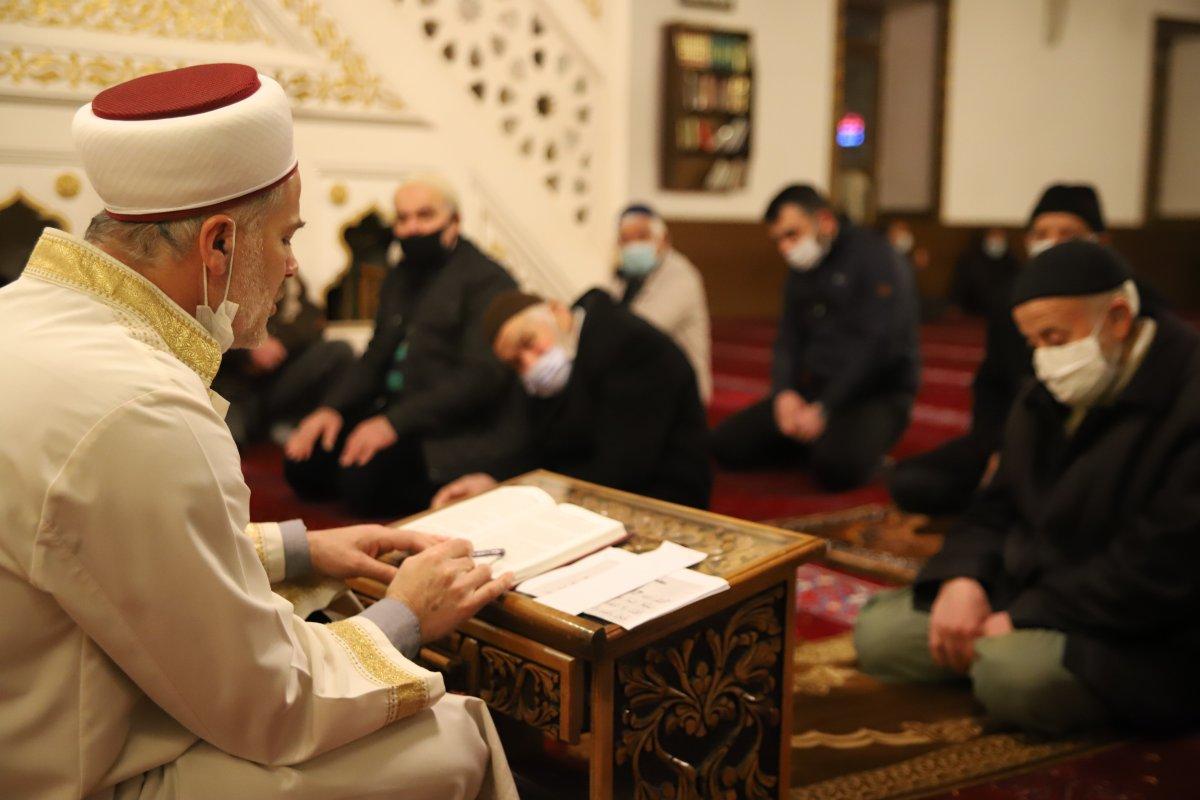 Elazığ’da 65 yaş üstünün sabah namazı mutluluğu