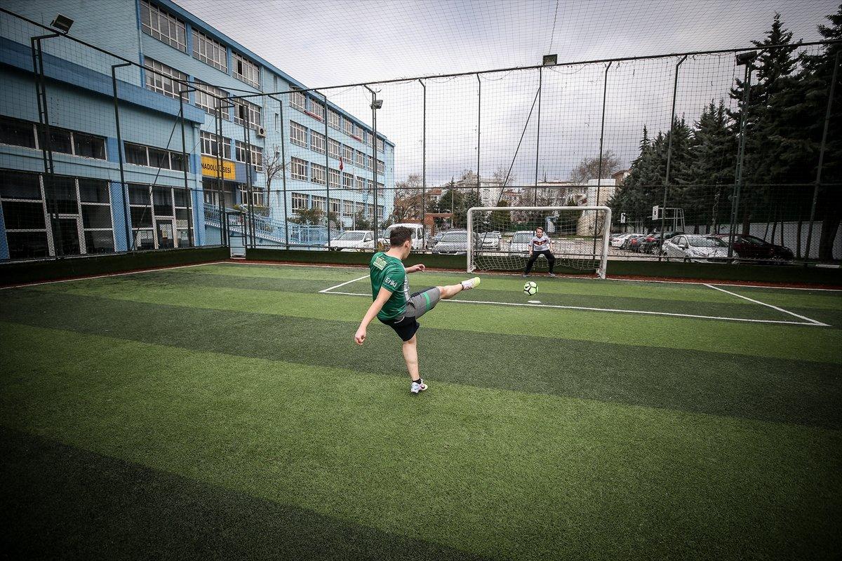 Bursa'da açılan halı sahalara yoğun talep