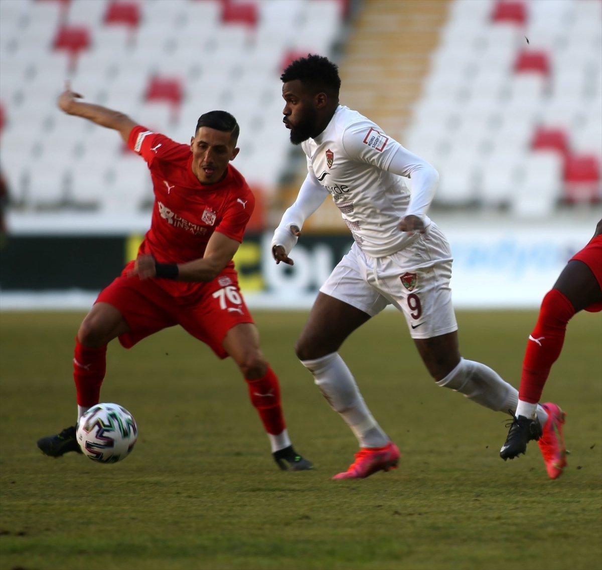 Boupendza çatlak elle oynadı, maç berabere bitti
