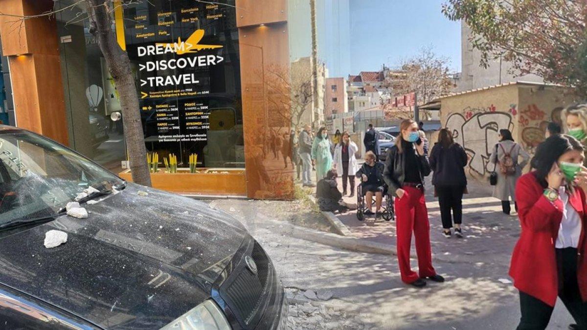 Yunanistan'da deprem anları kameralara yansıdı