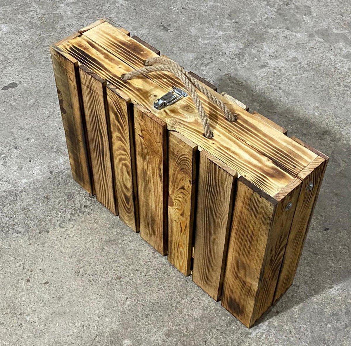 Ahşap işçilikle geçiniyor