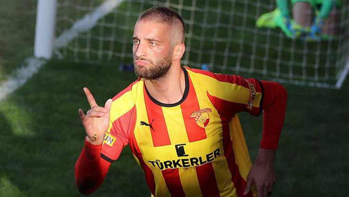 Galatasaray, Alpaslan Öztürk ile el sıkıştı