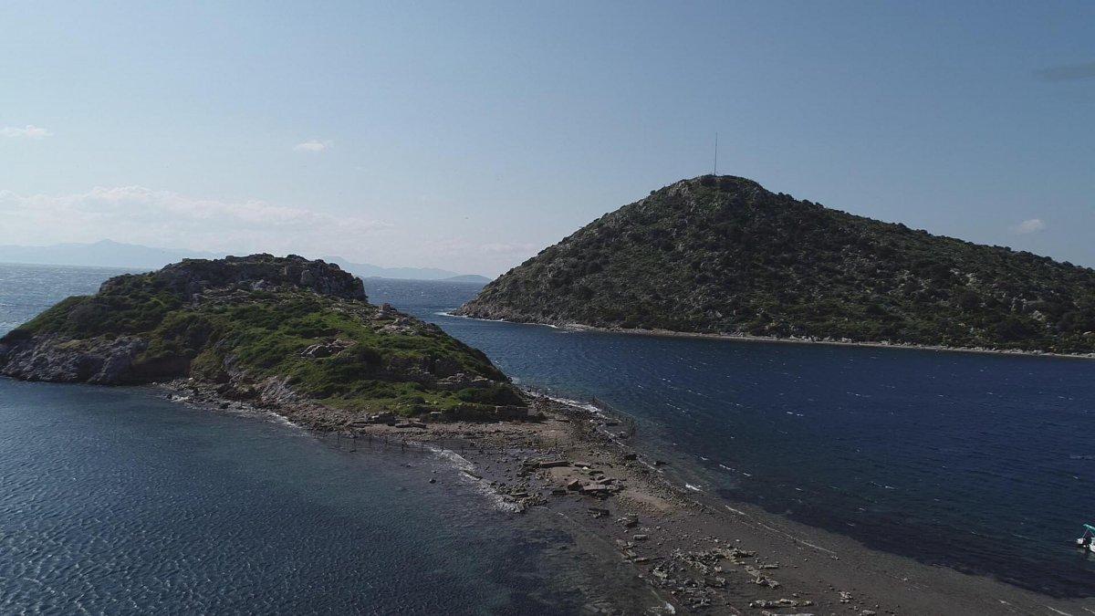 Bodrum'da deniz çekildi, kral yolu gün yüzüne çıktı