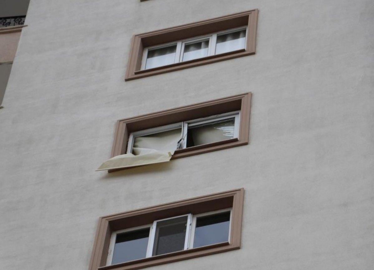 Adana'da duş öncesi sigara içen adam canını zor kurtardı