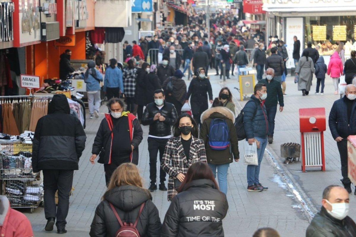 Bilim Kurulu Üyesi Akın: Dikkat edersek yaza rahat gireriz