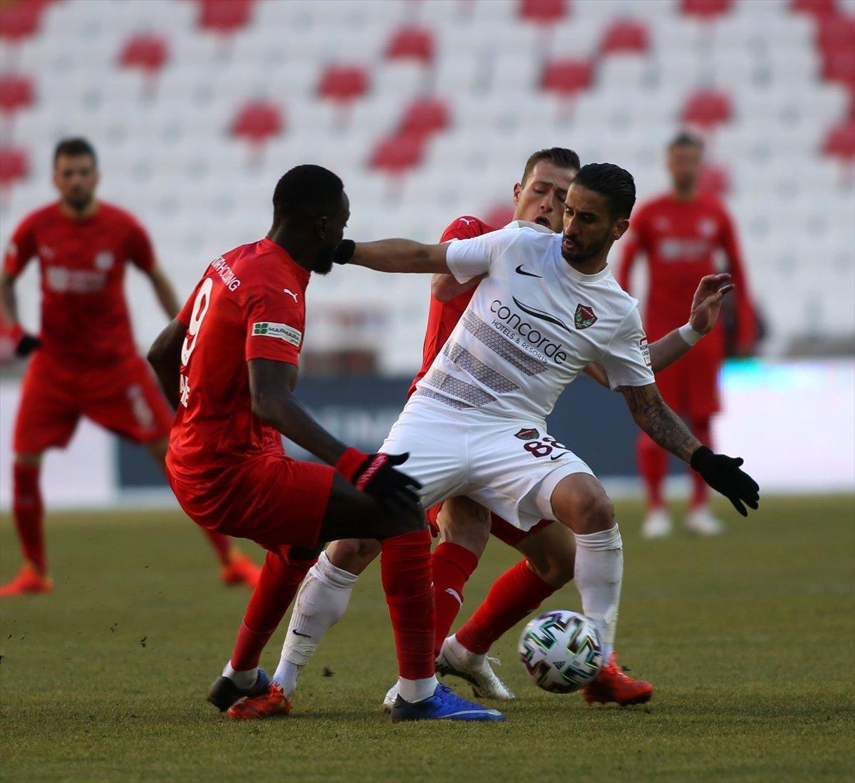 Boupendza çatlak elle oynadı, maç berabere bitti