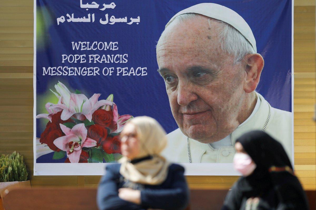 Papa, selamün aleyküm diyerek konuşmasına başladı