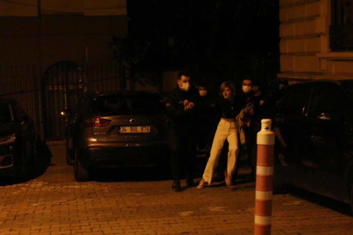 Beyoğlu'nda tartıştığı sevgilisini bıçakladı