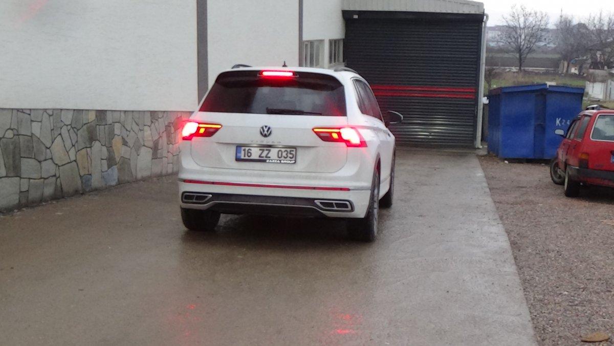 Bursa’da sıfır aldığı araç hasarlı çıktı