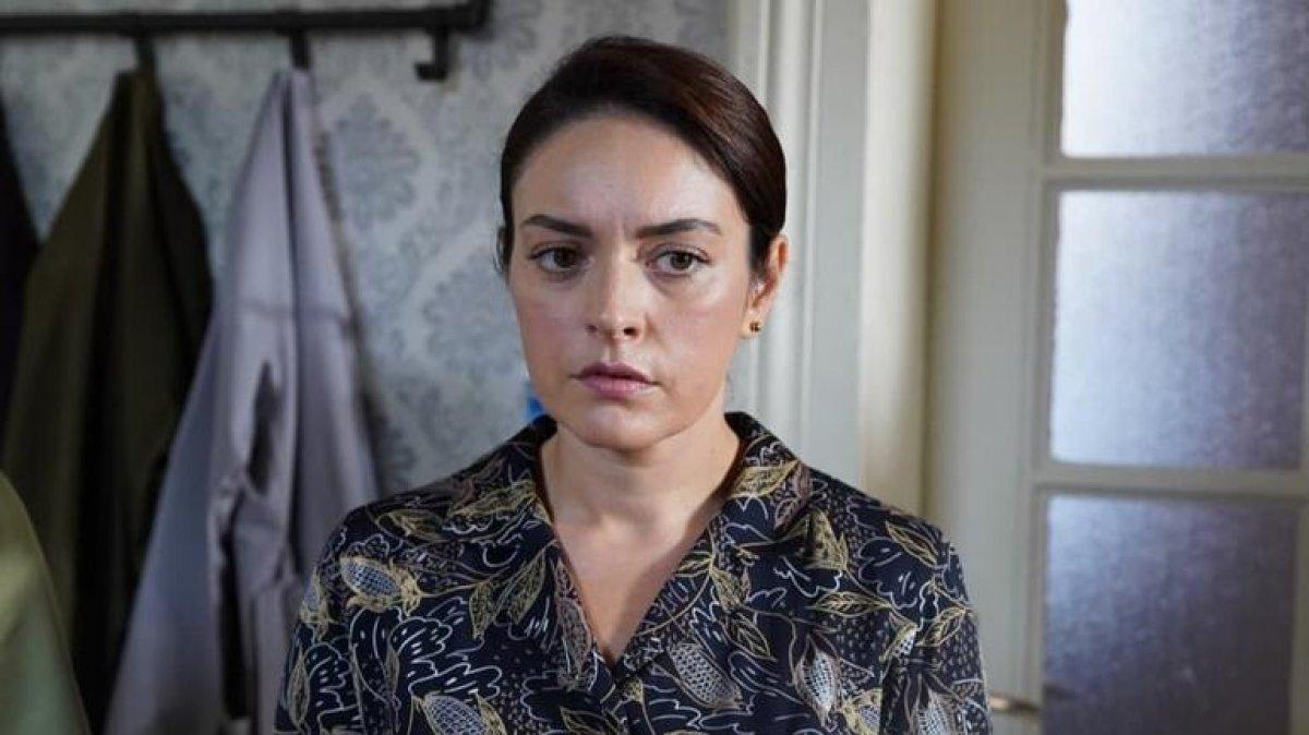 Ezgi Mola: 15 yaşımdan beri çalışıyorum