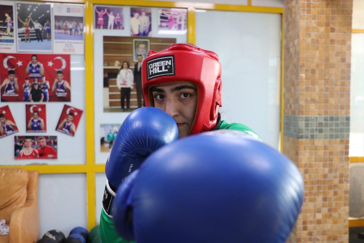 Avrupa şampiyonu milli boksör Ece, gözünü dünya birinciliğine dikti