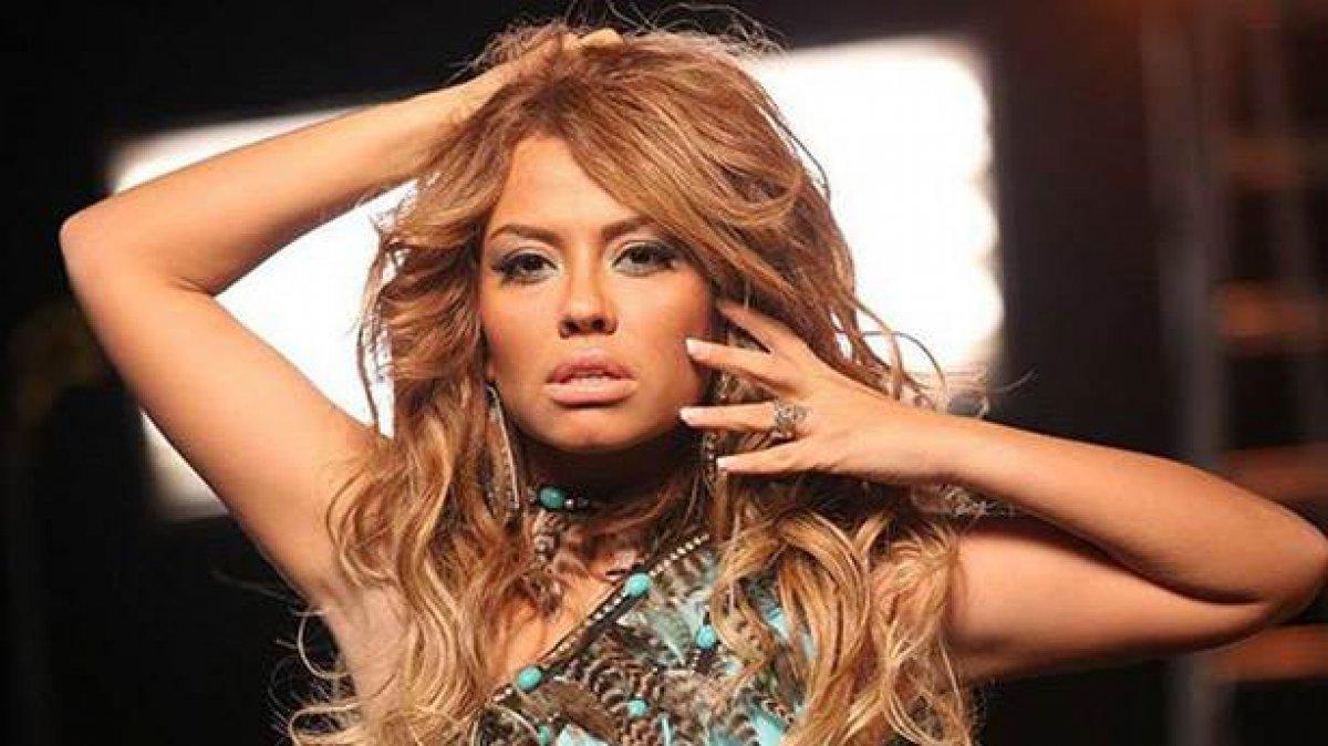 Lara, dudaklarını küçülttü