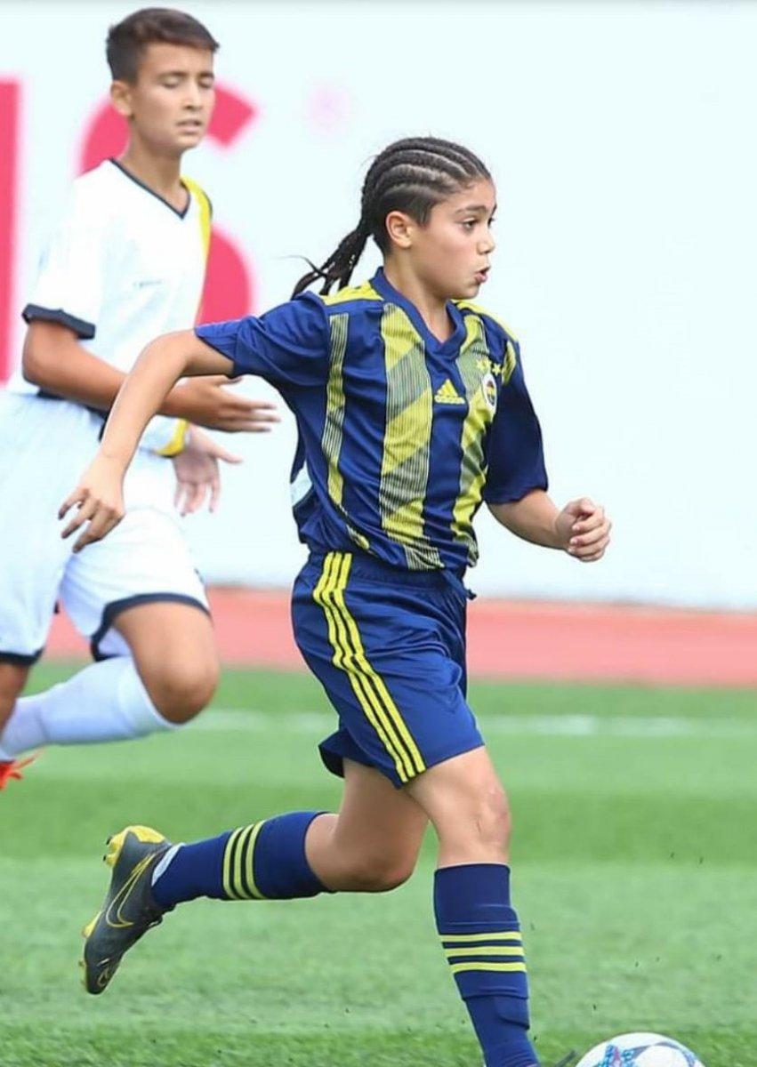 Valencia ve Fulham, Fenerbahçeli Aziz Eren'in istiyor