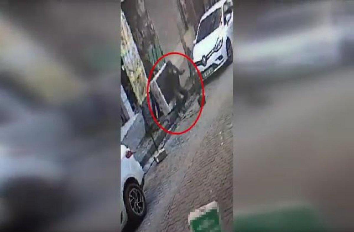 Bahçelievler'de çaldığı klimayla polise yakalandı